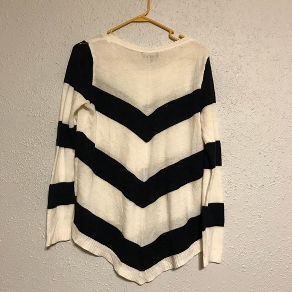 B.Design sweater - Picture 2 of 3